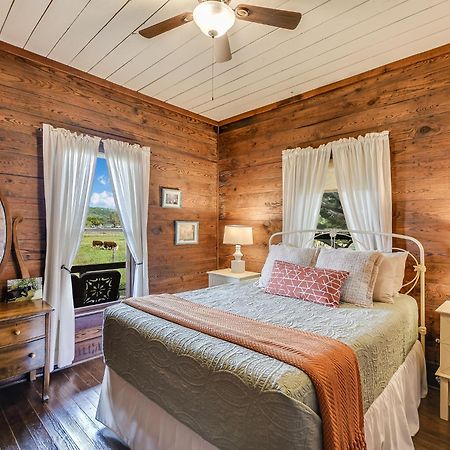 Montesino Ranch Lodging Villa Wimberley Buitenkant foto
